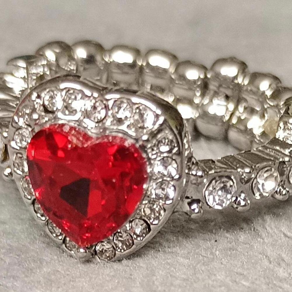 Heart Shape Ring‎ SilverTone Red Clear Rhinestones Stretch New Measures 7
